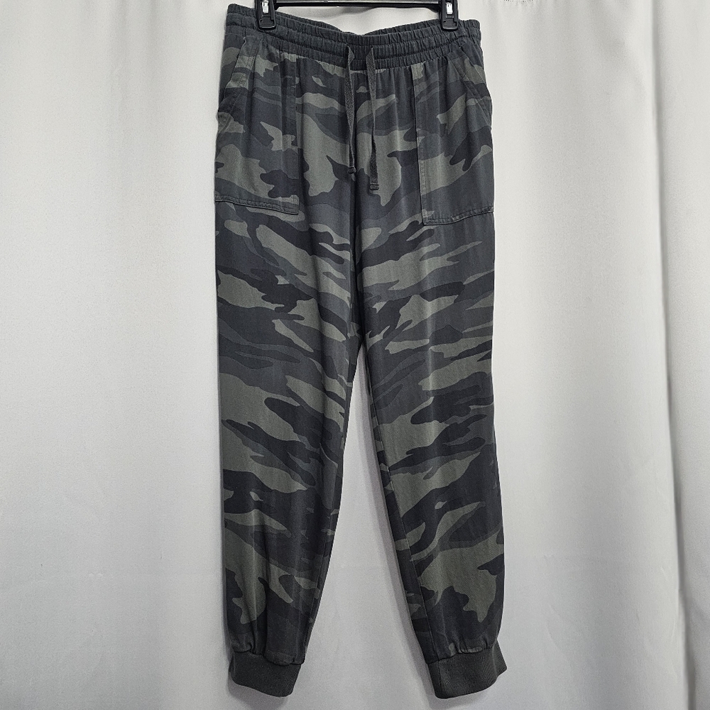 Women's Camo Joggers Casual size Medium